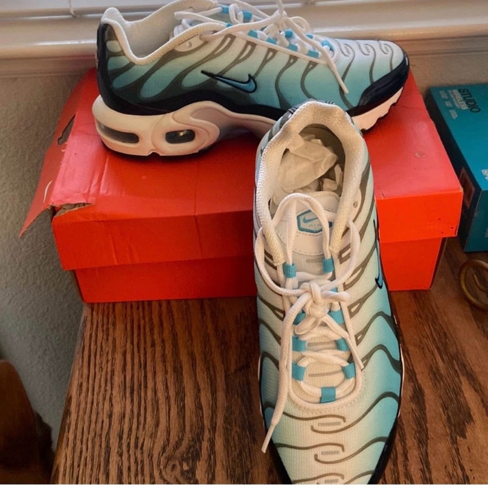 Nike Flex Plus GS in Black and White Boys